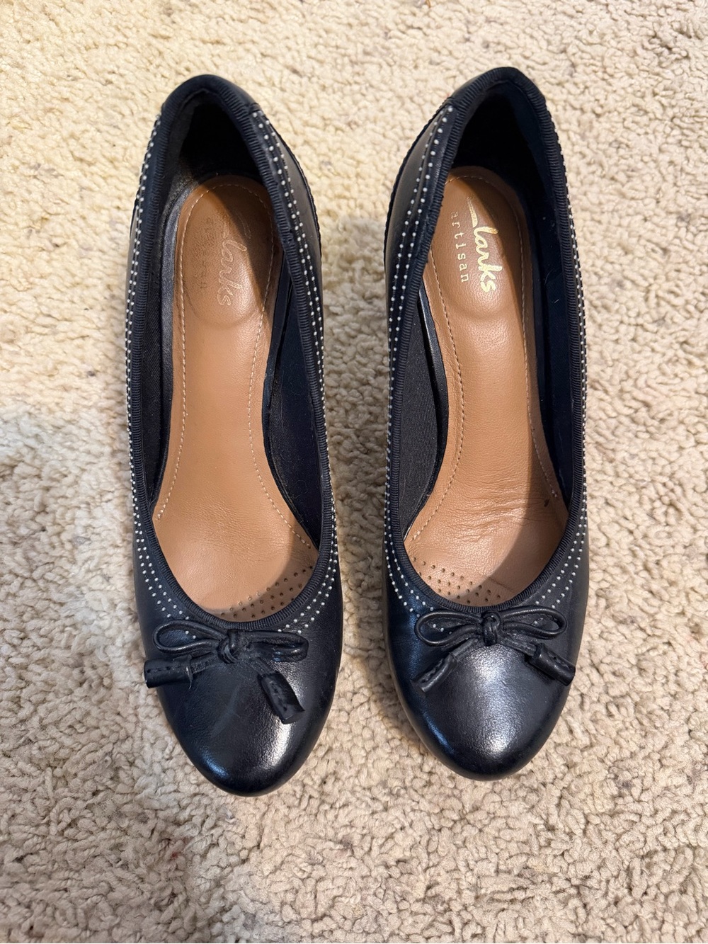 Clark's Artisan Leather Clerk Pumps Size 5.5 in Black - Picture 2 of 5